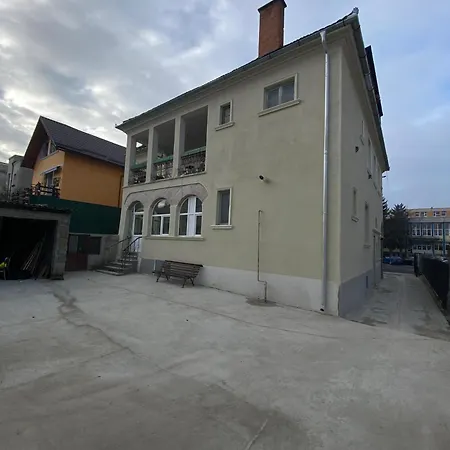 Apartament Castanilor 4 *