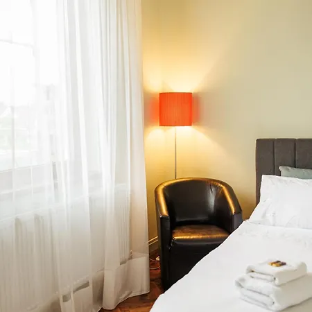 Castanilor 4 *